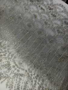 Tissu en Tulle Brodé Main de Luxe Français avec Strass Argentés, Écologique, pour Robes de Mariage et Occasions Spéciales, Taille Moyenne - Product Image 5