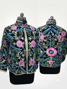 Veste d'hiver en velours vert foncé Suzani, douce, 100% coton, broderie florale, vêtement ethnique, inspiration traditionnelle haut de gamme - Product Image 5