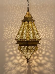 Lanterne marocaine élégante en métal, artisanale, à suspendre, pour la décoration de restaurants, d'hôtels et de maisons - Product Image 4