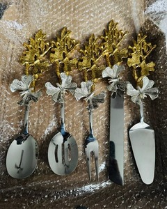 Juego de Cuchillos para Queso con Cabeza de Ciervo Dorada, Hojas de Acero Inoxidable, Mango de Metal, Solo Lavar a Mano - Product Image 5