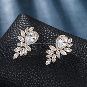 Boucles d'oreilles en or blanc 14 carats pour femmes avec un nouveau design de luxe pour femmes. - Product Image 3