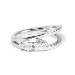 Anillo de Oro Amarillo Sólido de 14K con Diamante Cultivado en Laboratorio de Corte Marquesa de 1ct, Certificado IGI, para Mujer, Diseño de Lujo en Forma de V, Estilo East-West Bypass - Product Image 4