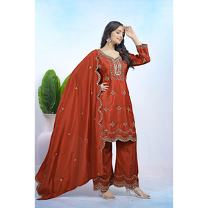 Conjunto exclusivo de kurti y pantalón de crepé natural con bordado de lentejuelas y dupatta a juego para mujer, ropa étnica festiva. - Product Image 3
