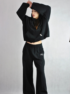 Conjunto deportivo de estilo urbano para mujer, sudadera con capucha asimétrica, pantalones deportivos de pierna ancha, corte holgado, estilo informal, conjunto a juego. - Product Image 2
