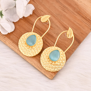 Boucles d'oreilles en laiton plaqué or avec pierre précieuse œil de chat bleue, bijoux faits à la main pour femmes, lot de 10 paires en gros - Product Image 4