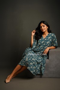 Vestido Kaftan de Algodón Transpirable Ecológico con Estampado Artesanal en Azul Índigo para Mujer, Ropa de Verano Tradicional de Jaipur con Diseño Floral - Product Image 3
