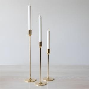 Porte-bougies sculptés à la main au design audacieux, finitions personnalisées polies et noires mates, argentées et dorées pour une décoration intérieure élégante - Product Image 2