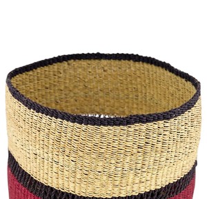 Panier en jonc de mer au design unique, fait main, aux couleurs bordeaux et noir, pour le rangement et le transport du linge sale - Product Image 4