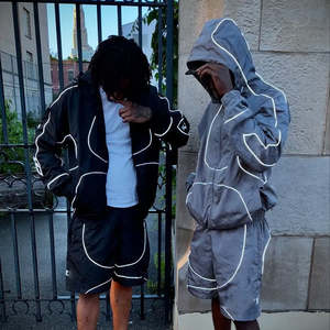 Conjunto Deportivo Personalizado para Hombre, Chaqueta Cortavientos Impermeable Reflectante con Cierre de Cremallera de Poliéster y Nailon, y Pantalones Cortos - Product Image 5