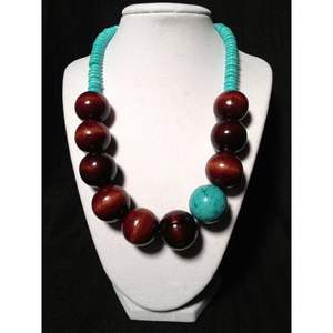 Collier ethnique traditionnel en résine et bois, accessoire de mode en cristal pour tenues - Product Image 1