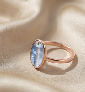 Anillo de Piedra Preciosa de Cianita Azul Ovalada Natural, Plata de Ley 925 Pura, Chapado en Oro Amarillo y Oro Rosa, Hecho a Mano, Cabujón Minimalista - Product Image 3