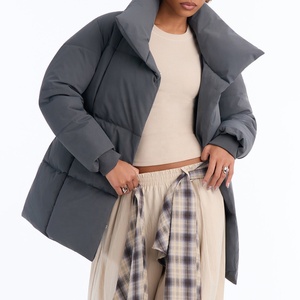 Chaqueta Larga Acolchada Gris para Mujer, de Alta Calidad, Gruesa, Resistente al Viento, con Cuello Acolchado, Estilo Parka - Product Image 1