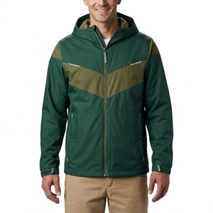 เสื้อแจ็คเก็ตผู้ชายสีเขียวมีฮู้ดสำหรับกิจกรรมกลางแจ้ง กันน้ำ กันลม เหมาะสำหรับเดินป่า ตั้งแคมป์ ซิปเต็มตัว คุณภาพสูง - Product Image 1