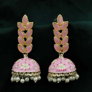 Pendientes Jhumka Florales de Aleación de Zinc Chapados en Oro de Primera Calidad JeweleMarket con Perlas y Cuentas, Diseño Romántico para Bodas y Detalle de Cuentas - Product Image 1
