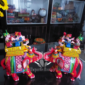 Paire d'éléphants en bois Art Déco faits à la main de qualité supérieure (6 po) – Ensemble de figurines animales peintes et colorées, sculpture décorative polie pour la maison - Product Image 1