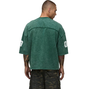 T-shirt homme vert délavé surdimensionné en jersey, motif football américain vintage, épaules tombantes, coupe ample en coton, col en V, ODM - Product Image 2