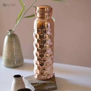 Fournisseur en gros de bouteilles d'eau en cuivre pur gaufré nid d'abeille de qualité supérieure, vaisselle durable - Product Image 6