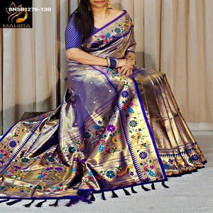 Ensemble de Saree en Soie de Luxe avec Bordure Pallu Ornée de Motifs Traditionnels Zari Butti et Floraux sur Toute la Surface - Product Image 1