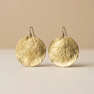 Nuevo Pendiente Circular Texturizado con Efecto Martillado |   Pendientes de latón con textura de 4 círculos |   Boho |   Comprar Pendientes Redondos Dorados de Diseño - Product Image 6