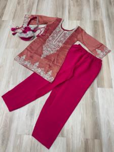 Traje Salwar Moderno de Viscosa para Mujer, Listo para Usar, con Lentejuelas Zari y Bordados, para Todas las Temporadas - Product Image 3