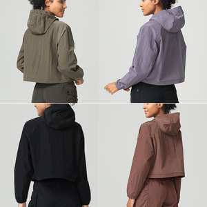 เสื้อแจ็คเก็ตบอมเบอร์กันน้ำกันลมสำหรับผู้หญิง มีฮู้ด สีพื้น แขนยาว ความยาวปกติ สไตล์ยูทิลิตี้ ผ้าไนลอน ปิดด้วยซิป - Product Image 2