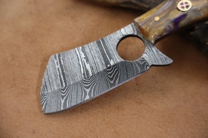 Cuchillo EDC de hoja fija de acero de Damasco de 6 pulgadas hecho a mano con mango de resina y funda de cuero, OEM, Full Tang, para caza, desollado y camping, Nordic Forge - Product Image 2