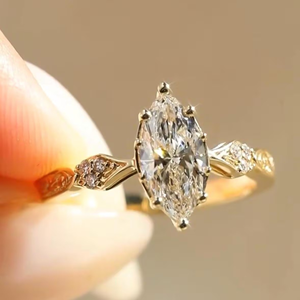 Bague de fiançailles Art Déco avec diamant de laboratoire taille marquise 2,5 carats - Product Image 1