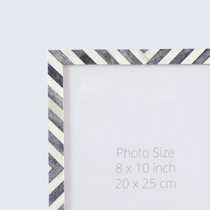 Cadre photo décoratif en os incrusté pour présentation sur table - Product Image 2