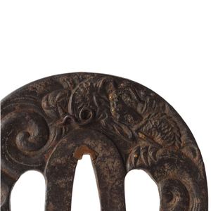 Tsuba japonais de la période Edo en fer avec incrustation dorée, motif dragon et vagues brutes, garde de sabre rond non marqué - Product Image 3