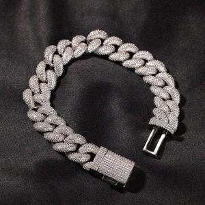 Bracelet Hip Hop Diamant de Qualité Supérieure, Bijou Audacieux Sertie de Diamants pour Hommes et Femmes, Idéal pour la Mode Urbaine, les Événements Musicaux, les Soirées et le Style Quotidien - Product Image 4