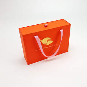 Boîte cadeau pliante en carton de luxe personnalisée avec fermeture magnétique en feuille UV et doublure en éponge, emballage sur mesure haut de gamme - Product Image 3