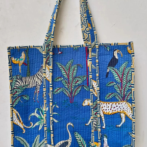 กระเป๋าโท้ทผ้าฝ้ายสีน้ำเงินคุณภาพพรีเมียม พร้อมลายเสือดาว  กระเป๋าสะพายไหล่แบบมีซิปปิด  งานแฮนด์เมด - Product Image 1