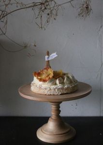 Support à gâteau élégant en bois avec plateau rond pour la présentation de gâteaux, desserts et cupcakes - Product Image 2