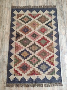 Tapis Kilim fait main rectangulaire à motif géométrique en laine et acrylique à poils plats, origine Turquie, pour salon, nettoyage localisé - Product Image 1