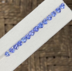 Tanzanite naturelle taille cœur 6x5,5 mm, 10,92 carats, cœurs calibrés - Product Image 1