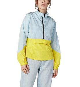 Chaqueta cortavientos con capucha deportiva para mujer personalizada al por mayor, chaqueta cortavientos para exteriores ligera y cómoda de nailon con bloques de color - Product Image 1