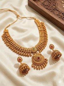 Conjunto de Joyería Étnica para Mujer, Collar y Aretes con Diseño de Flores en Aleación Chapada en Oro, Inspirado en Bollywood Indio, con Perlas de Imitación - Product Image 2