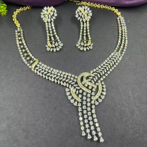 Conjunto de Joyería de Collar y Aretes con Diamantes CZ Dorados para Mujer |   Juego de Regalo de Aniversario de Moda India Hecho a Mano con Aleación de Rodio - Product Image 1