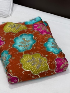 Tela Crepé Natural de 44 Pulgadas de Ancho, Ligera y Texturizada, para Vestidos de Diseñador, Ropa Étnica, Prendas de Moda y Confección - Product Image 3