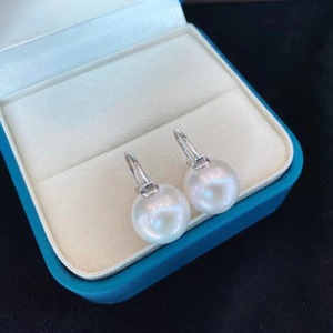 ต่างหูห้อยมุกน้ำจืด Edison รุ่น Ice Queen สำหรับผู้หญิง ดีไซน์หรูหรา ทำจากเงินแท้ S925 ให้แสงสว่างโดดเด่น ไม่ซ้ำใคร - Product Image 1