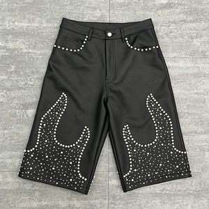Pantalones Cortos de Cuero Sintético con Pedrería Personalizados para Hombre, Estilo Urbano, Holgados, Color Negro - Product Image 1