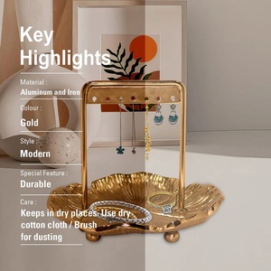 Encantador expositor de pendientes con panel de múltiples orificios, soporte para joyas, base de bandeja texturizada, organizador compacto y elegante para uso en tocador - Product Image 4