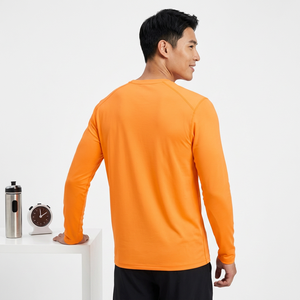 T-shirt de sport personnalisé à manches longues pour homme, col rond, orange clair uni, séchage rapide, performance athlétique - Product Image 3