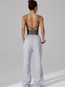 Soutien-gorge de sport blanc en nylon et élasthanne de qualité supérieure |   Débardeur de yoga à dos croisé |   Brassière de sport longue à compression et effet push-up - Product Image 6