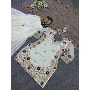 Ensemble Sharara brodé pour femme avec haut et dupatta pour les occasions spéciales - Product Image 3