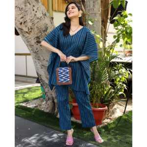 Ensemble coordonné kaftan indigo en tissu crêpe respirant pour femme, taille XS, hauts à manches trois-quarts - Product Image 5