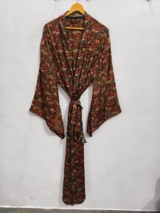 Robe en soie longue jusqu'aux chevilles, robe multicolores, robe de nuit, robe indienne vintage en soie recyclée, kimono en sari - Product Image 5