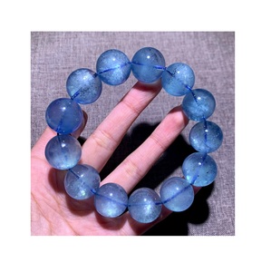 Pulsera de Resina Contemporánea Hecha con Materiales de Primera Calidad, Accesorio Elegante para Colecciones de Moda Moderna - Product Image 3