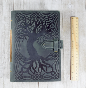 Diario de Cuero Verde con Diseño en Relieve del Árbol de la Vida y Nudo Celta, Papel en Blanco - Product Image 2