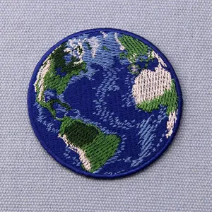 Patch brodé circulaire Terre, à coudre, en toile écologique, appliqué fait main, décoration personnalisée, cadeau - Product Image 3